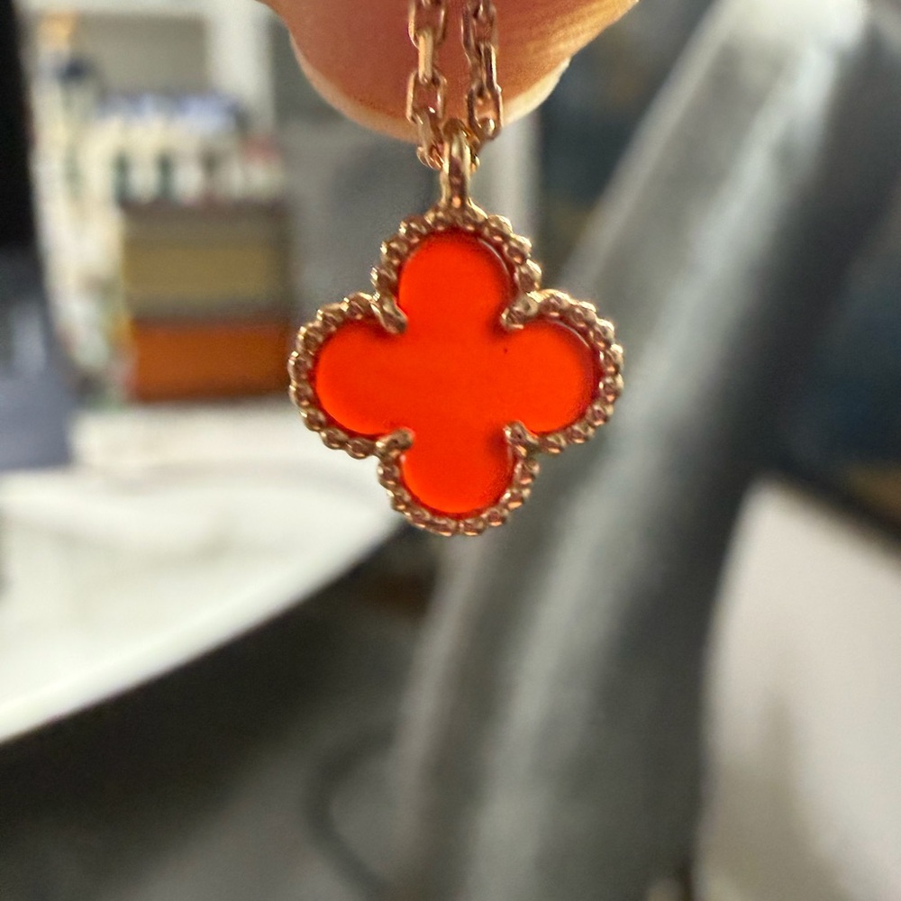 Van Cleef & Arpels Sweet Alhambra Necklace, 18K Rose Gold and Carnelian - Picture 13 of 13